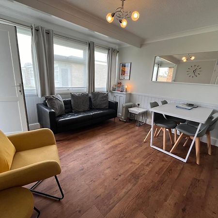 Beachcomber, Sunbeach, Scratby - Two Bed Chalet, Sleeps 4, Free Wi-Fi, Free Club Passes, Free Swimming And Pet Friendly Extérieur photo
