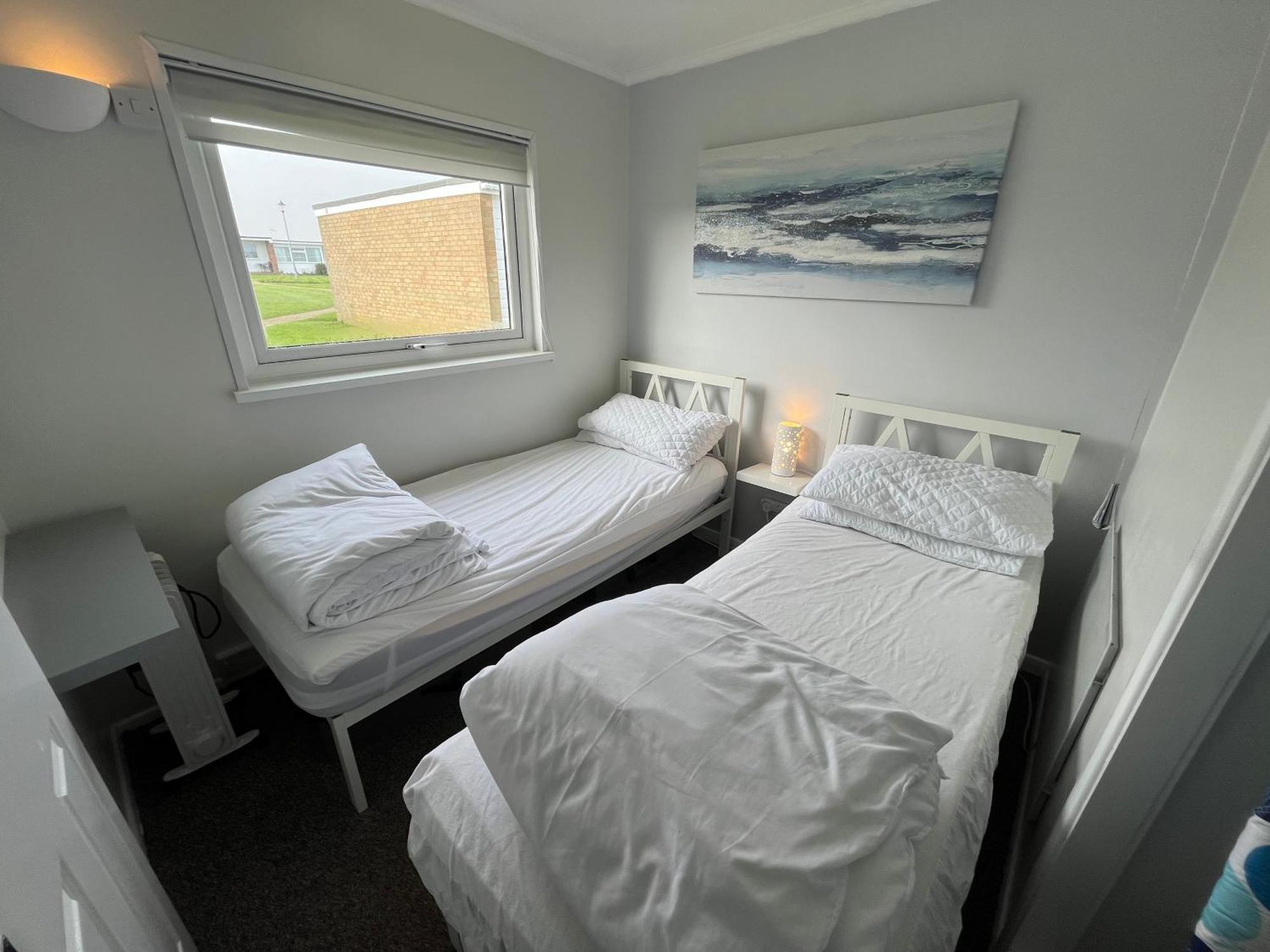 Beachcomber, Sunbeach, Scratby - Two Bed Chalet, Sleeps 4, Free Wi-Fi, Free Club Passes, Free Swimming And Pet Friendly Extérieur photo