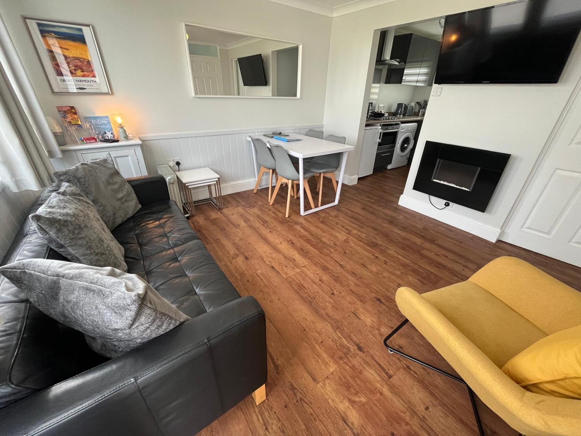Beachcomber, Sunbeach, Scratby - Two Bed Chalet, Sleeps 4, Free Wi-Fi, Free Club Passes, Free Swimming And Pet Friendly Extérieur photo