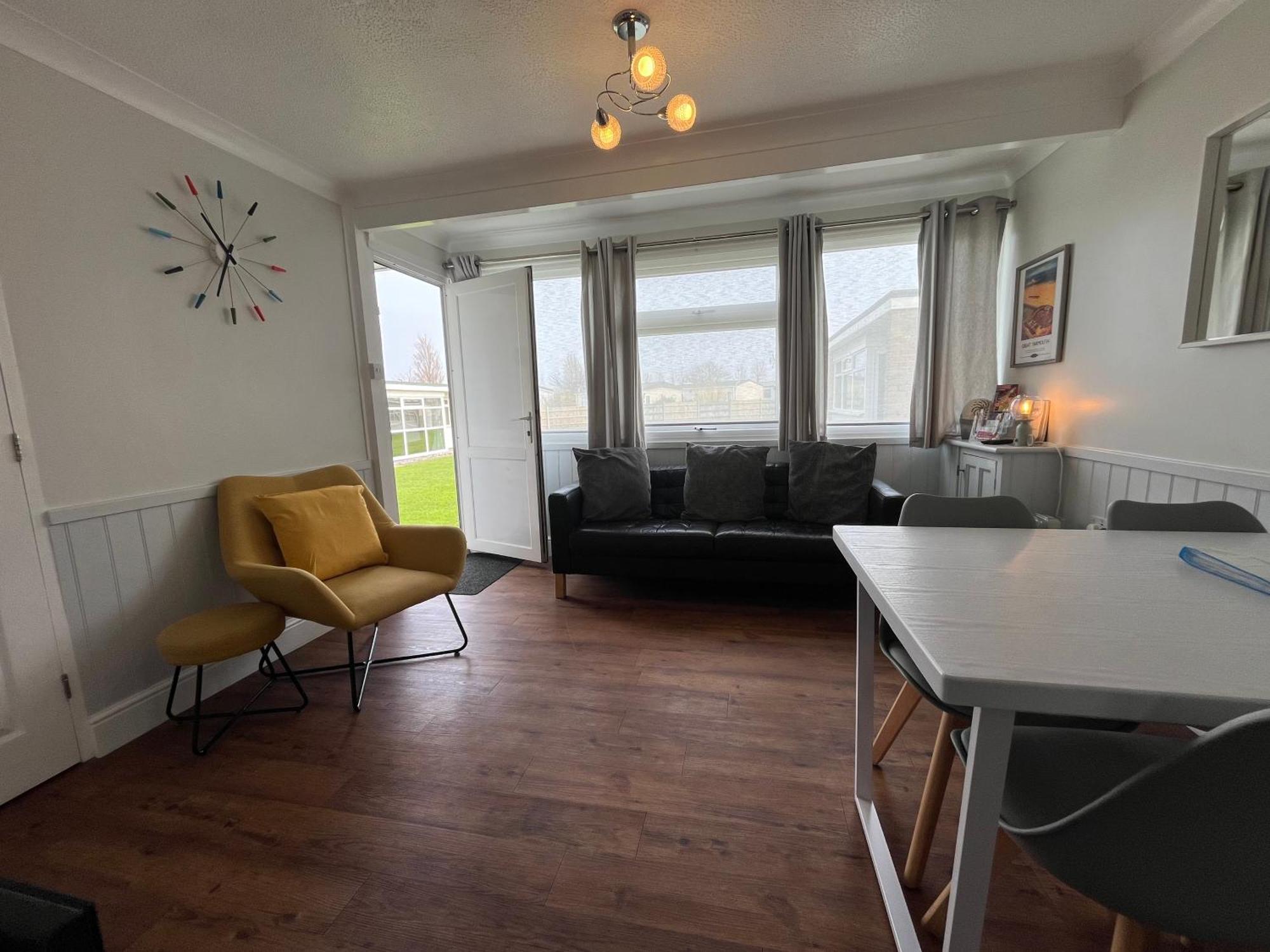 Beachcomber, Sunbeach, Scratby - Two Bed Chalet, Sleeps 4, Free Wi-Fi, Free Club Passes, Free Swimming And Pet Friendly Extérieur photo